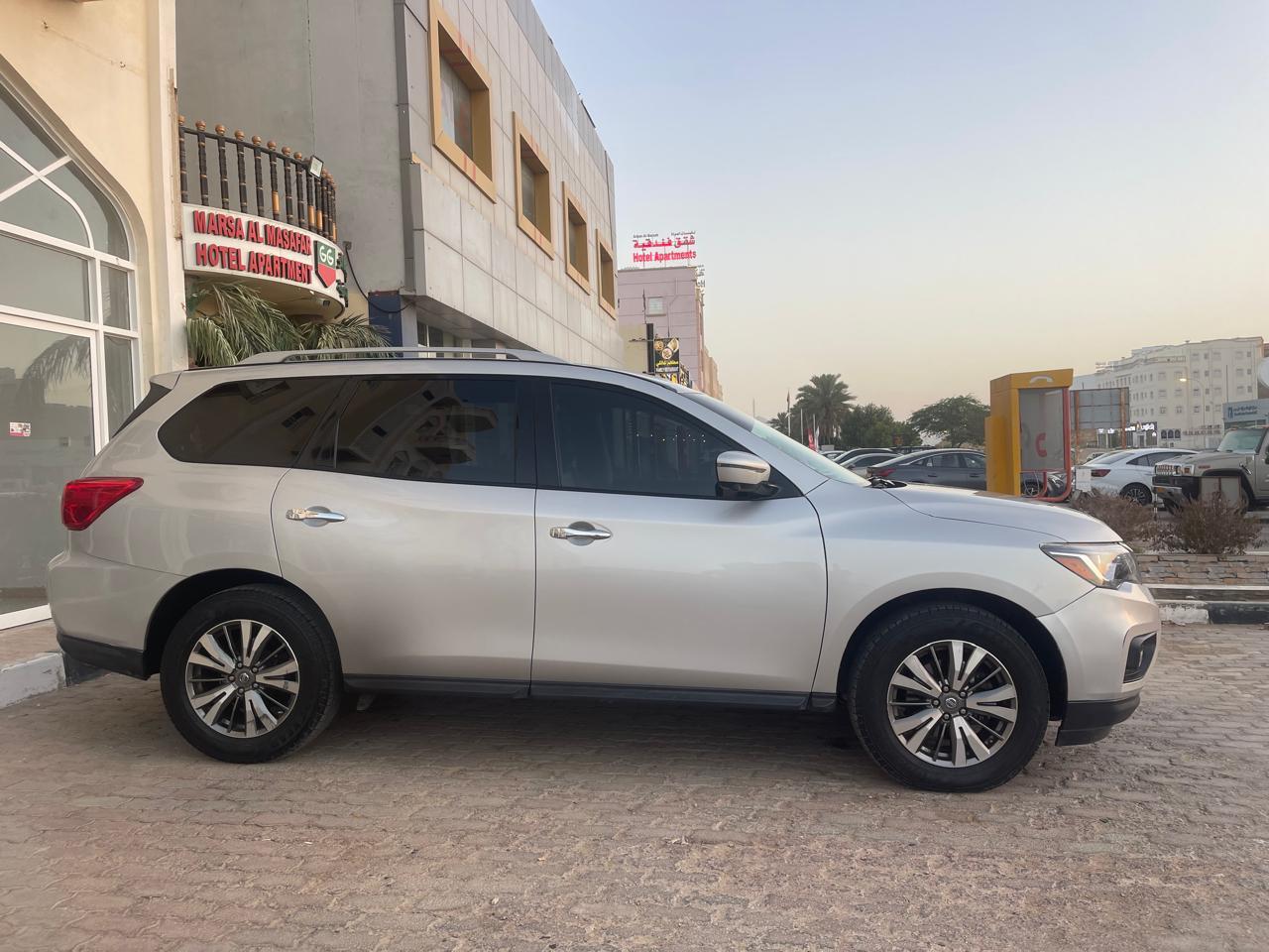 Nissan Pathfinder gg hotels rent a car (4)